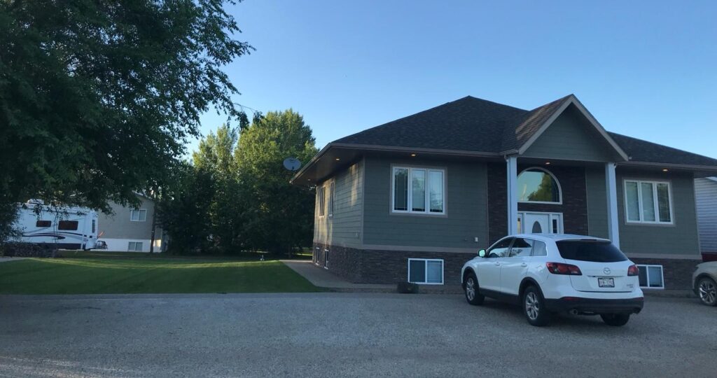 Cozy Corner Guest Home in La Crete Alberta best guest home guest home 2 exterior